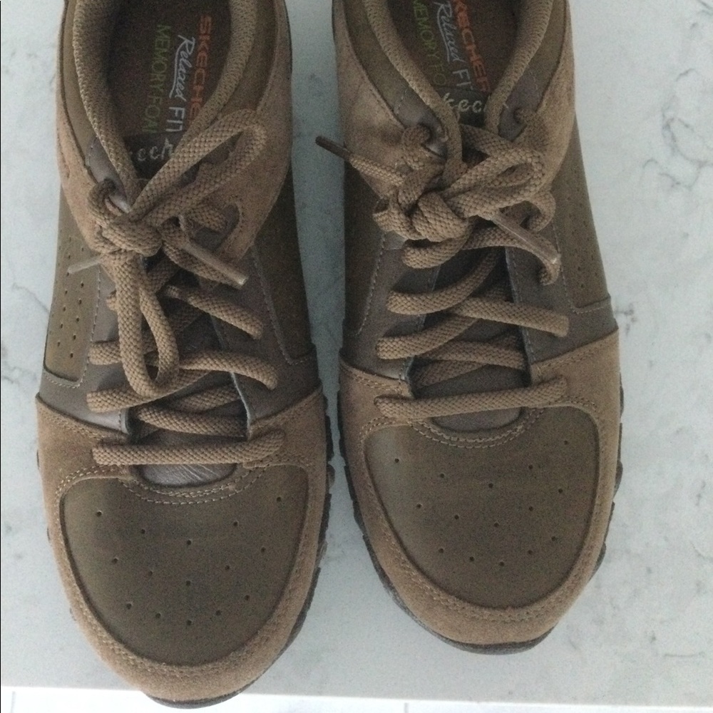 Never worn Skechers